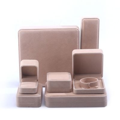 Toptan üretimi Hign End Mücevher Kutusu Paketleme Kişiselleştirilmiş Özel Logo Lüks Kolye Bilezik Kulaklık Yüzük Paketleme Kadife Beige Mücevher Kutusu