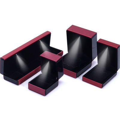 Hanhong Custom Logo LED Işık Mücevher Kutusu Bilezikler Deri Kolye ve Yüzükler