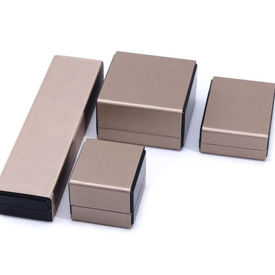 9*9*5cm Dikdörtgen Hanhong Özel Altın Kolye Bilezik ve Yüzük LED Mücevher Paketleme Kutusu