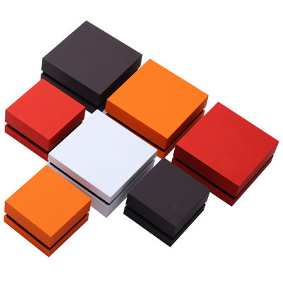 9*9*3.5cm Mücevher Kutusu Organizer Logoyla Leğenli Laklı Siyah Çemberli LED Yüzük Kutusu