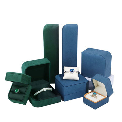 Hanhong'dan küpeler ve yüzükler için lüks yeşil mikrofiber deri mücevher paketi