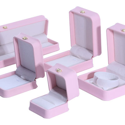 satın al Pembe Stud Kulaklık Bilezik Kolye Yüzük Mücevher Kutusu Özel Boyutlu PU Deri online manufacture