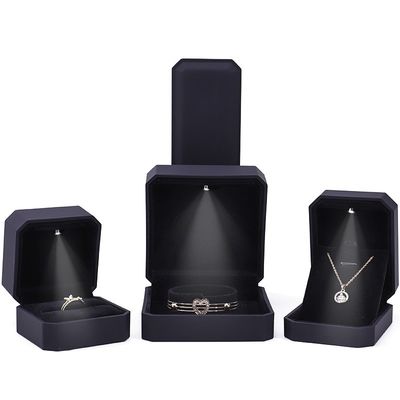 satın al En Yeni Özel Logo LED Mücevherler Yüzükler Boynuzlar Bilezikler ve Küpeler online manufacture