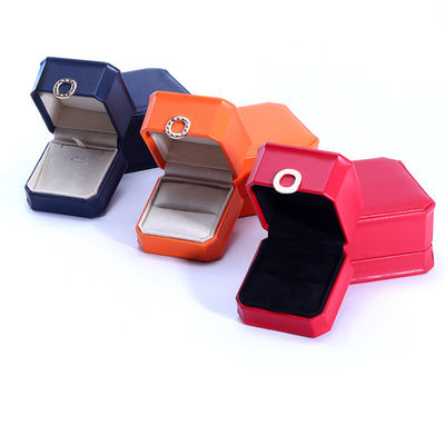 11*11*5.5cm Özel Renkli Yüzük Tasarımı Kolye Bilezik için PU Deri Mücevher Kutusu