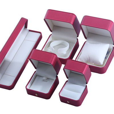 satın al Hanhong Custom Kırmızı PU Deri Mücevher Paketleme Kutusu Düğün Boynuz Kırgızları Yüzük online manufacture