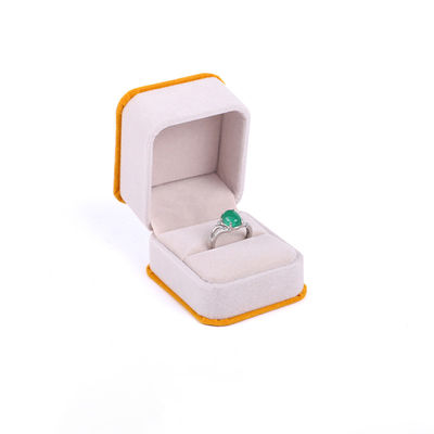 Çift katmanlı ve 6 * 5.5 * 5cm boyutlu özel kayısı rengi kadife mücevher paketleme kutusu