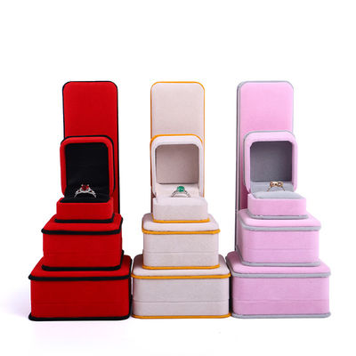 Çift katmanlı ve 6 * 5.5 * 5cm boyutlu özel kayısı rengi kadife mücevher paketleme kutusu