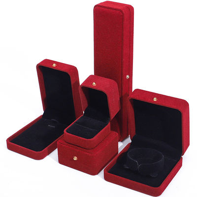 satın al Custom Luxury Red Velvet Jewelry Packaging Box for Necklace Bracelet Earrings Ring (Kırmızı kadife mücevherler için özel paketleme kutusu) online manufacture