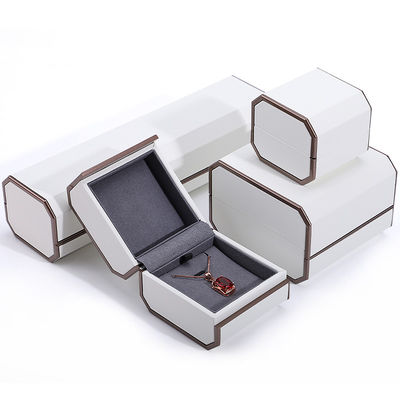 Custom Elegant Altın PU Deri Mücevher Paketleme Kutusu Yüzükler Kolye ve Bilezikler