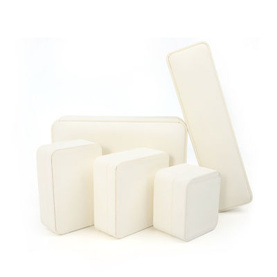 OEM ODM El Yapımı Kare Beyaz Deri Takı Kutusu Kolye Bileklik Küpe Yüzük Ambalajı İçin