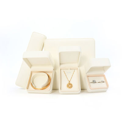 OEM ODM El Yapımı Kare Beyaz Deri Takı Kutusu Kolye Bileklik Küpe Yüzük Ambalajı İçin