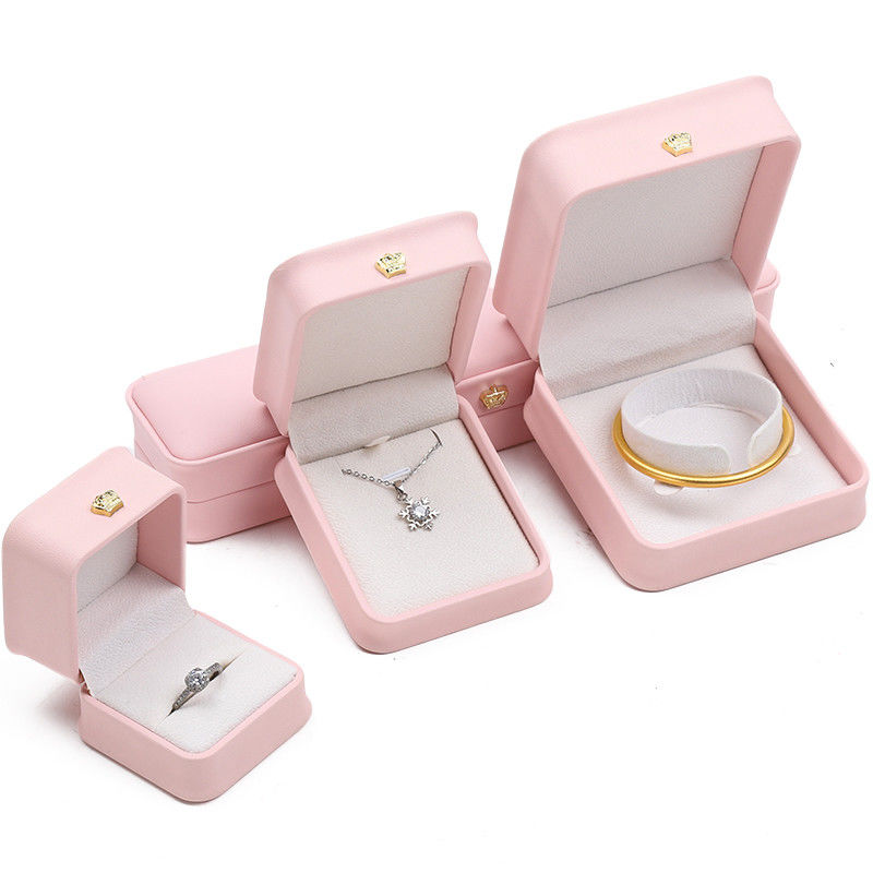 10*10*5cm Pembe Deri Mücevher Kutusu Taç Bilezikleri Kolye ve Yüzükler Özel Logo