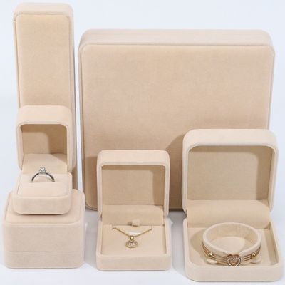 Toptan üretimi Hign End Mücevher Kutusu Paketleme Kişiselleştirilmiş Özel Logo Lüks Kolye Bilezik Kulaklık Yüzük Paketleme Kadife Beige Mücevher Kutusu