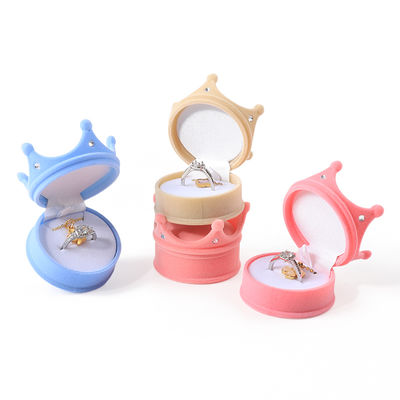 Kişiselleştirilmiş hign son flip taç kadife yüzük kutusu tatil hediyeleri için mücevher ambalajı